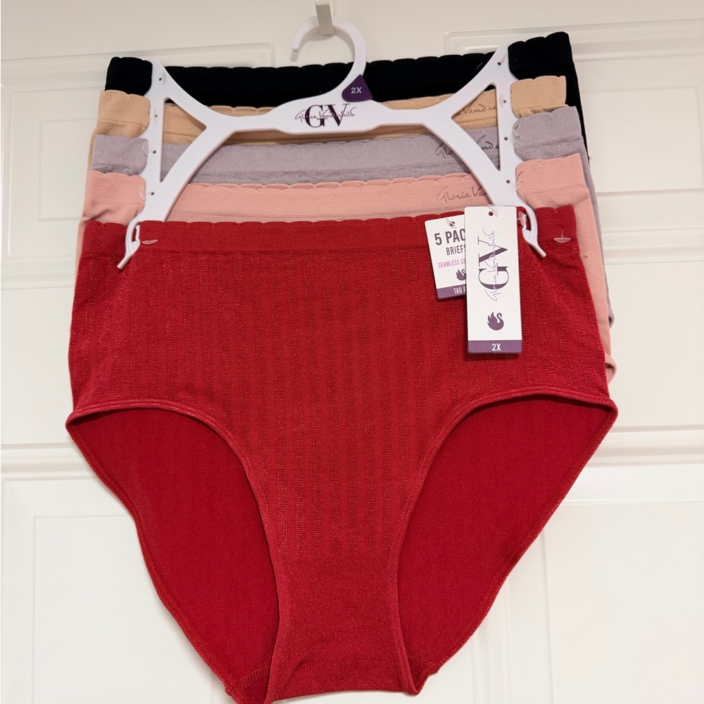 Gloria Vanderbilt - 5 Pack Briefs - Red , Black, Pink, Gray, Tan